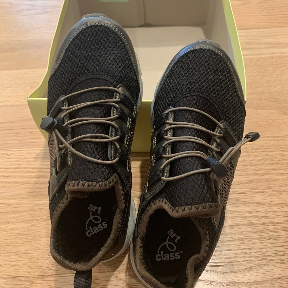 Boys shoes